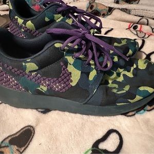 Women’s camo tennis shoes green purple